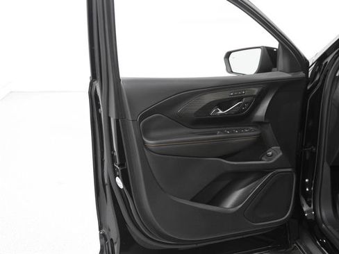 Used 2020 GMC Terrain SLT w/ Preferred Package image 4