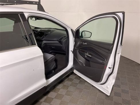 Used 2019 Ford Escape SE image 32