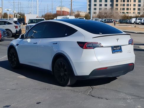 Used 2021 Tesla Model Y Long Range image 3