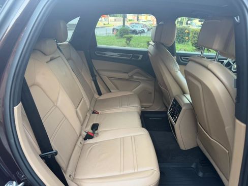 Used 2019 Porsche Cayenne AWD/4WD image 26