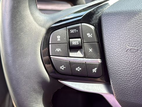 Used 2022 Ford Explorer Platinum w/ Equipment Group 601A AWD/4WD image 16