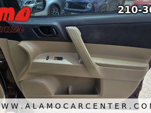 Used 2013 Toyota Highlander FWD image 15