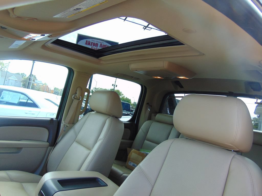 Used 2010 Chevrolet Avalanche LTZ AWD/4WD image 33