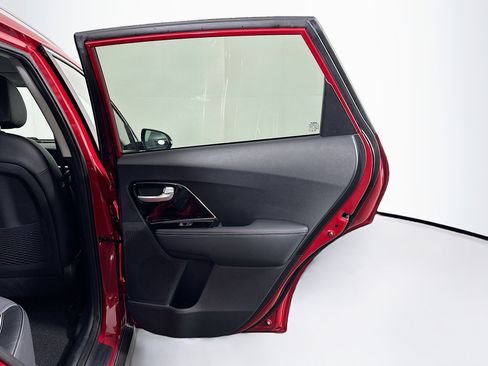 Used 2022 Kia Niro EX FWD image 29