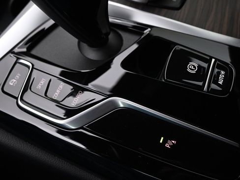 Used 2023 BMW 540i w/ Convenience Package image 36