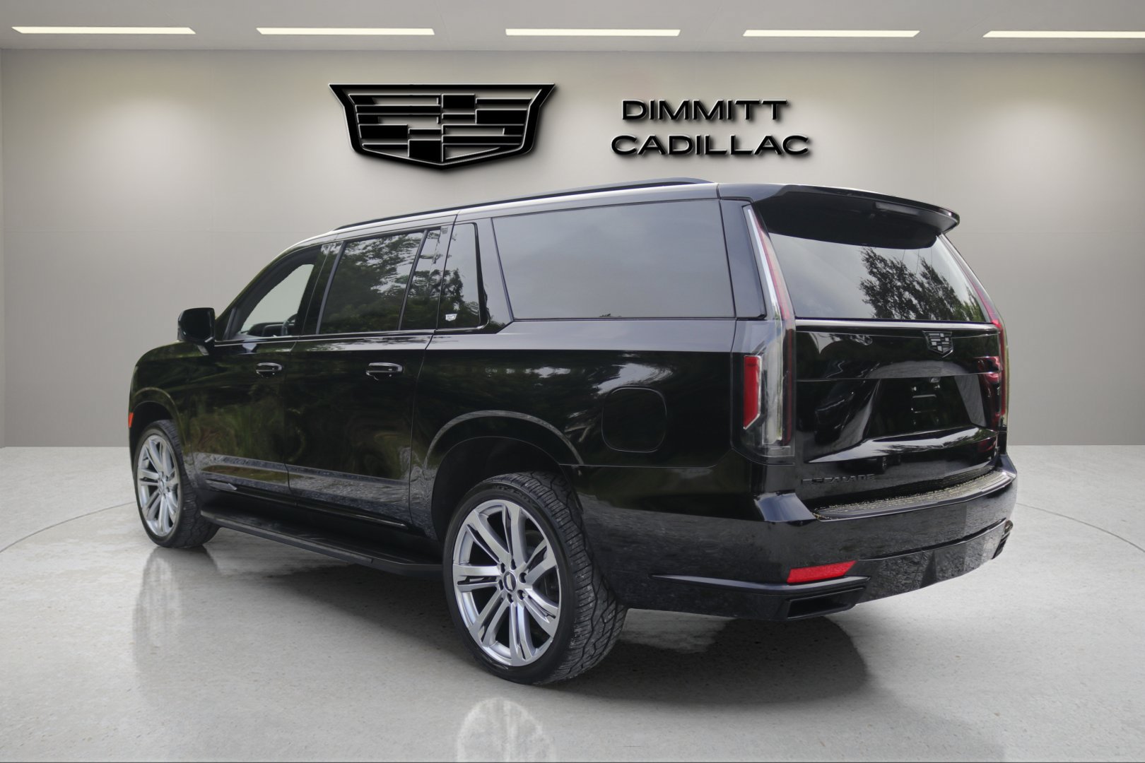 Used 2023 Cadillac Escalade ESV Premium Luxury AWD/4WD image 7