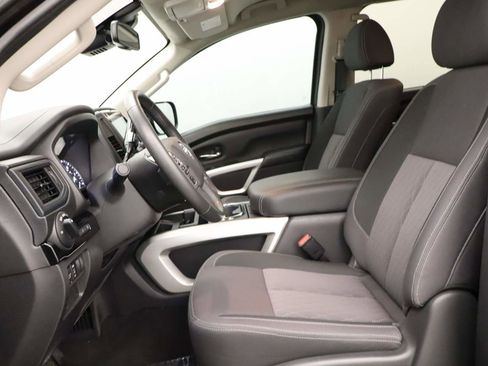 Used 2024 Nissan Titan SV w/ SV Convenience Package image 12