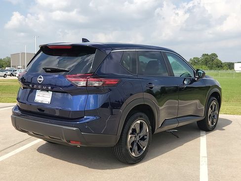 Used 2025 Nissan Rogue SV FWD image 5