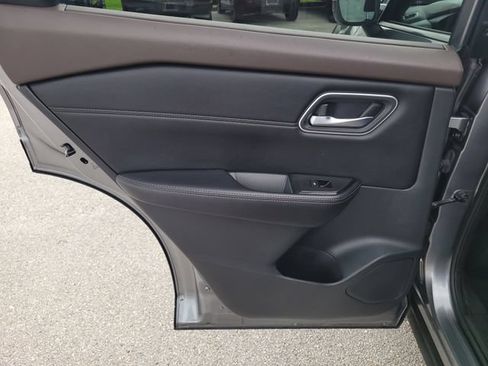 Used 2021 Nissan Rogue SV w/ Premium Package FWD image 12
