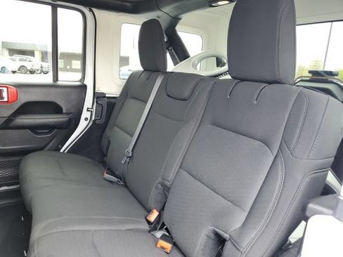Used 2019 Jeep Wrangler Unlimited Sahara w/ Uconnect 4C Nav & Sound Group AWD/4WD image 38