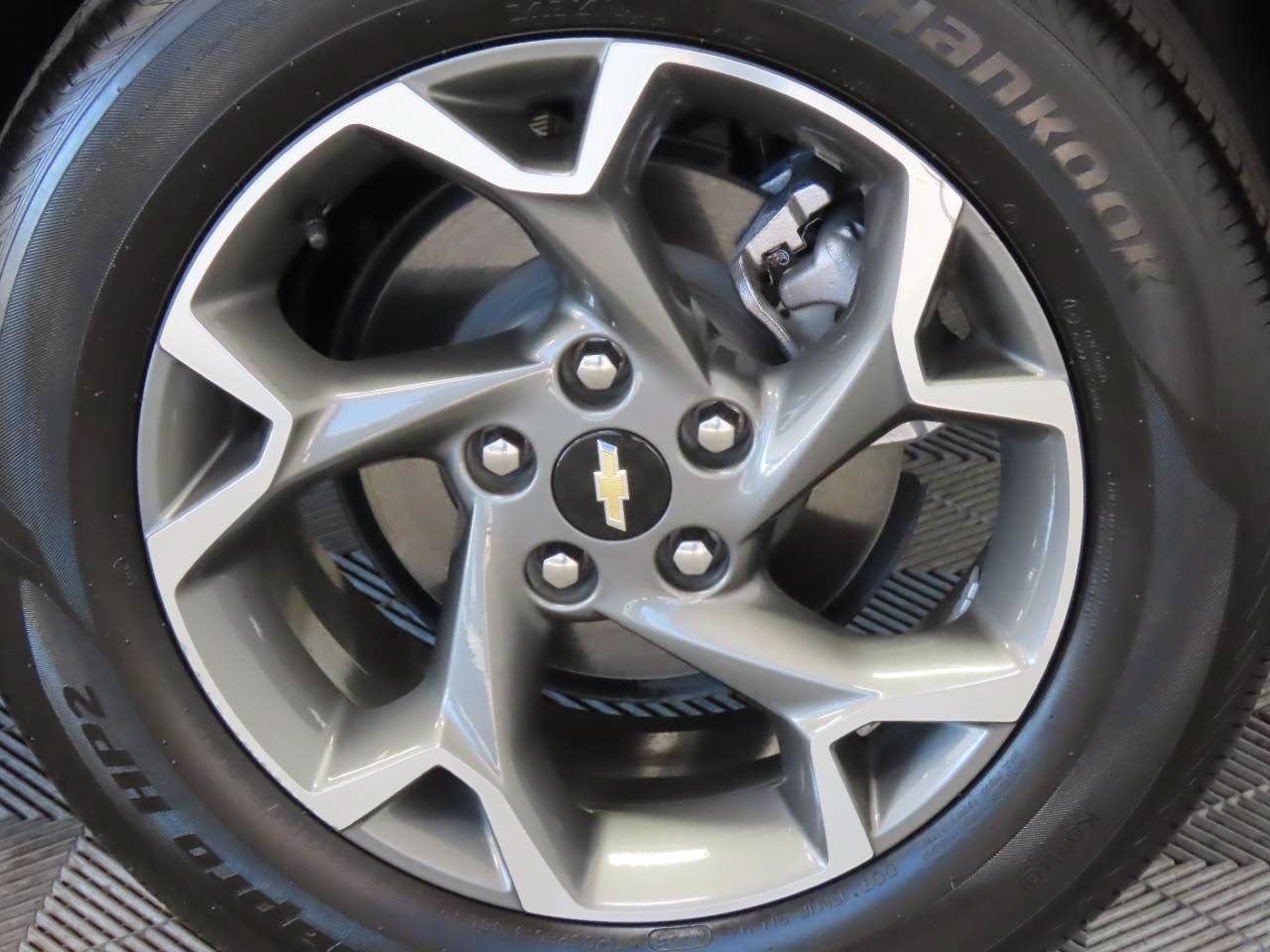 Used 2025 Chevrolet Trax LT FWD image 7