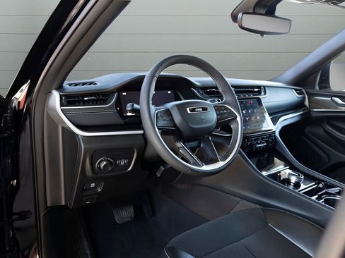 Used 2023 Jeep Grand Cherokee Altitude AWD/4WD image 37