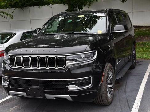 Used 2023 Jeep Wagoneer L Series II AWD/4WD image 4