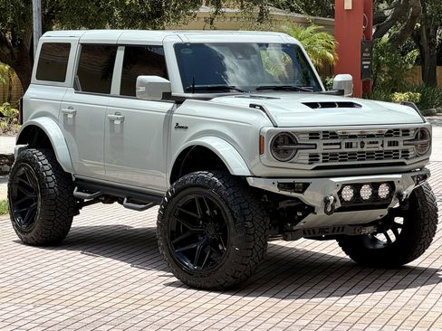Used 2024 Ford Bronco Outer Banks AWD/4WD image 4