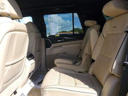 Used 2023 Cadillac Escalade Premium Luxury w/ Performance Package image 10