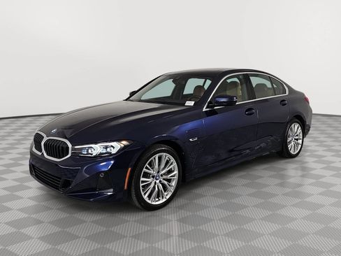 Used 2023 BMW 330e xDrive w/ Premium Package AWD/4WD image 4