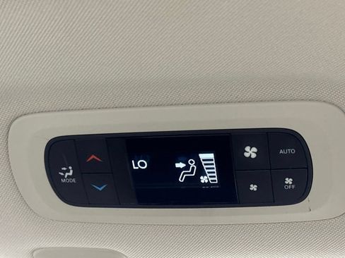 Used 2020 Chrysler Pacifica Limited FWD image 19
