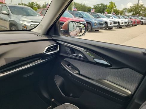 Used 2021 Chevrolet TrailBlazer LT w/ Convenience Package FWD image 13