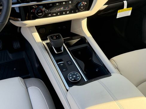 New 2025 Nissan Pathfinder SL image 14