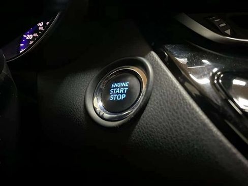 Used 2019 Toyota C-HR XLE FWD image 76