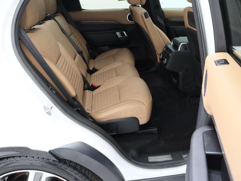 Used 2023 Land Rover Discovery Metropolitan Edition AWD/4WD image 38
