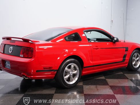 Used 2005 Ford Mustang GT RWD image 11