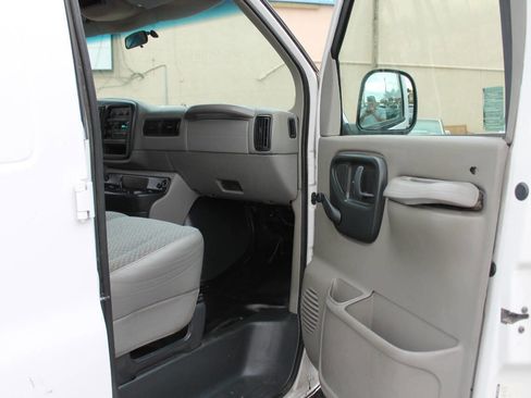 Used 1998 GMC Savana 2500 image 25
