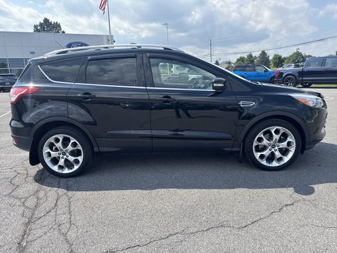 Used 2016 Ford Escape Titanium w/ Equipment Group 301A AWD/4WD image 2