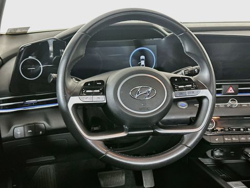 Used 2023 Hyundai Elantra Limited FWD image 18