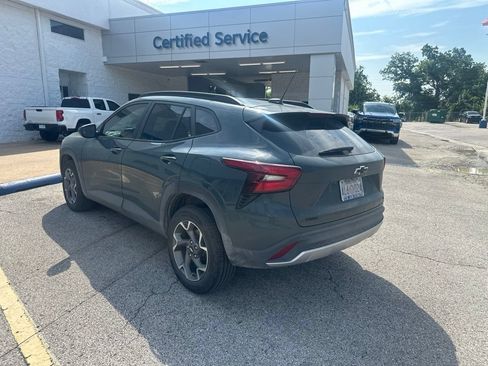 Used 2025 Chevrolet Trax LT w/ Sunroof Package FWD image 6