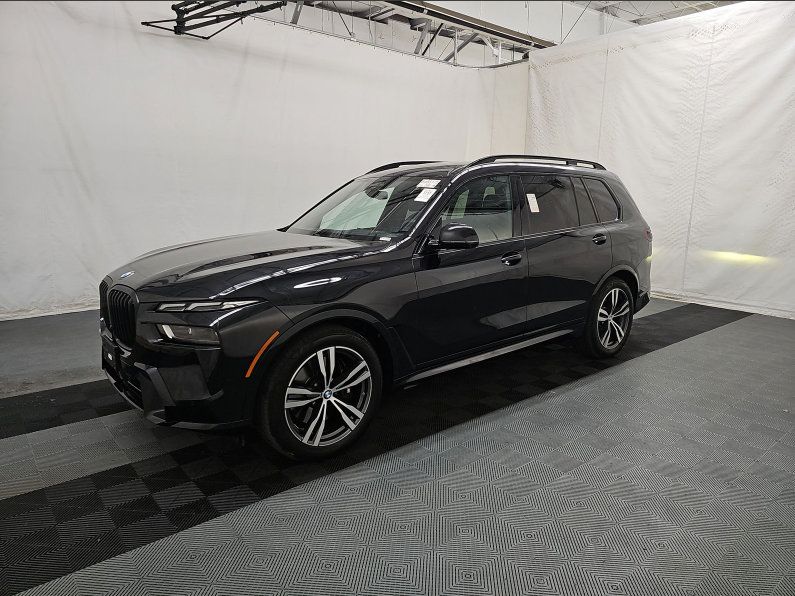 Used 2024 BMW X7 xDrive40i w/ M Sport Package AWD/4WD image 3