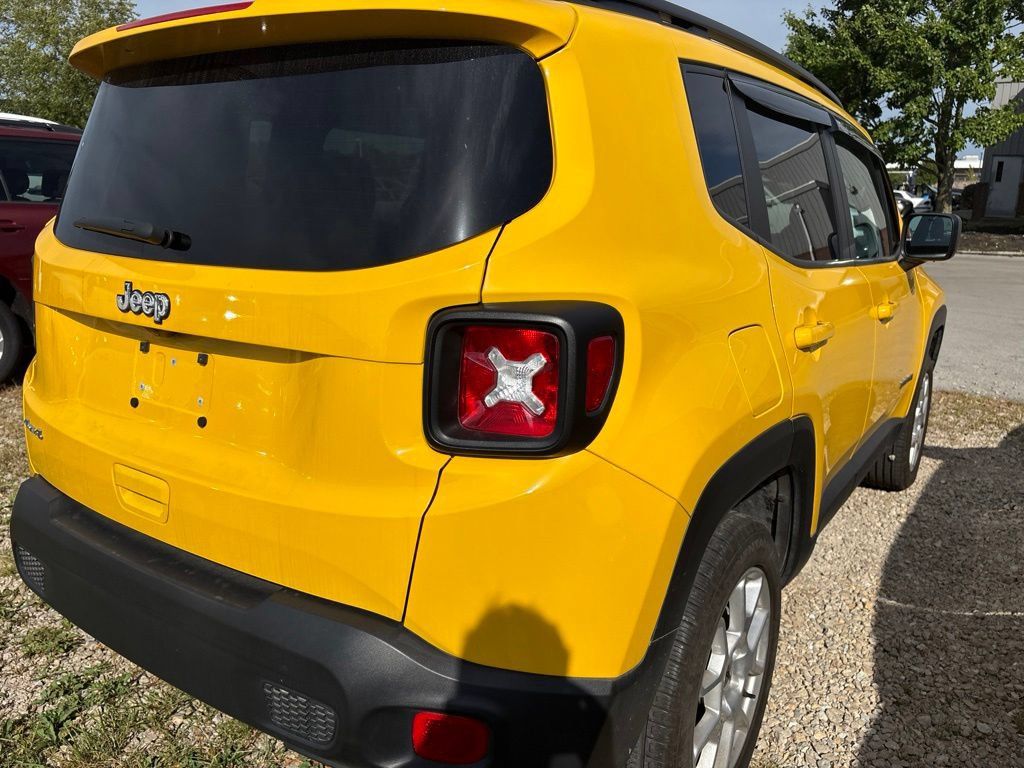 Used 2023 Jeep Renegade Latitude w/ Premium Group AWD/4WD image 16