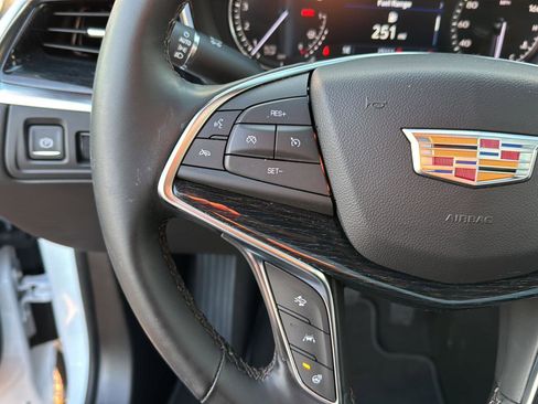 Used 2025 Cadillac XT5 Premium Luxury image 18