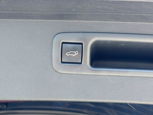 Used 2023 Toyota Highlander XLE FWD image 10