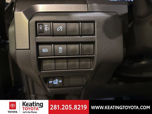 Certified 2025 Toyota Tacoma TRD Off-Road AWD/4WD image 18