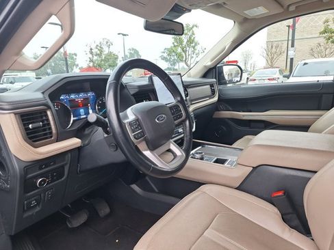 Used 2023 Ford Expedition Limited image 10