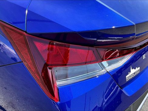 Used 2025 Hyundai Elantra SE FWD image 25