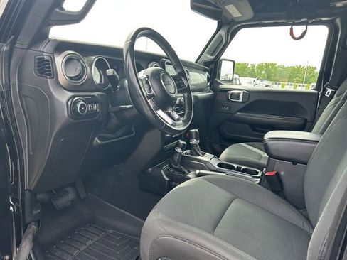 Used 2020 Jeep Wrangler Unlimited Sahara w/ Uconnect 4C Nav & Sound Group AWD/4WD image 11