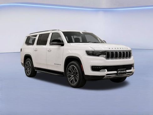 Used 2024 Jeep Wagoneer Series II w/ Flexible Seating Group RWD image 10