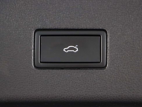 Used 2024 Volkswagen Atlas SE image 31