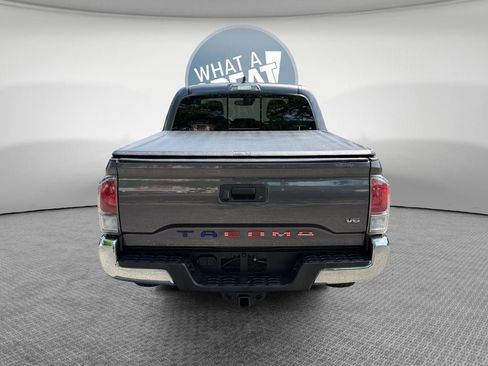 Certified 2020 Toyota Tacoma TRD Off-Road AWD/4WD image 5