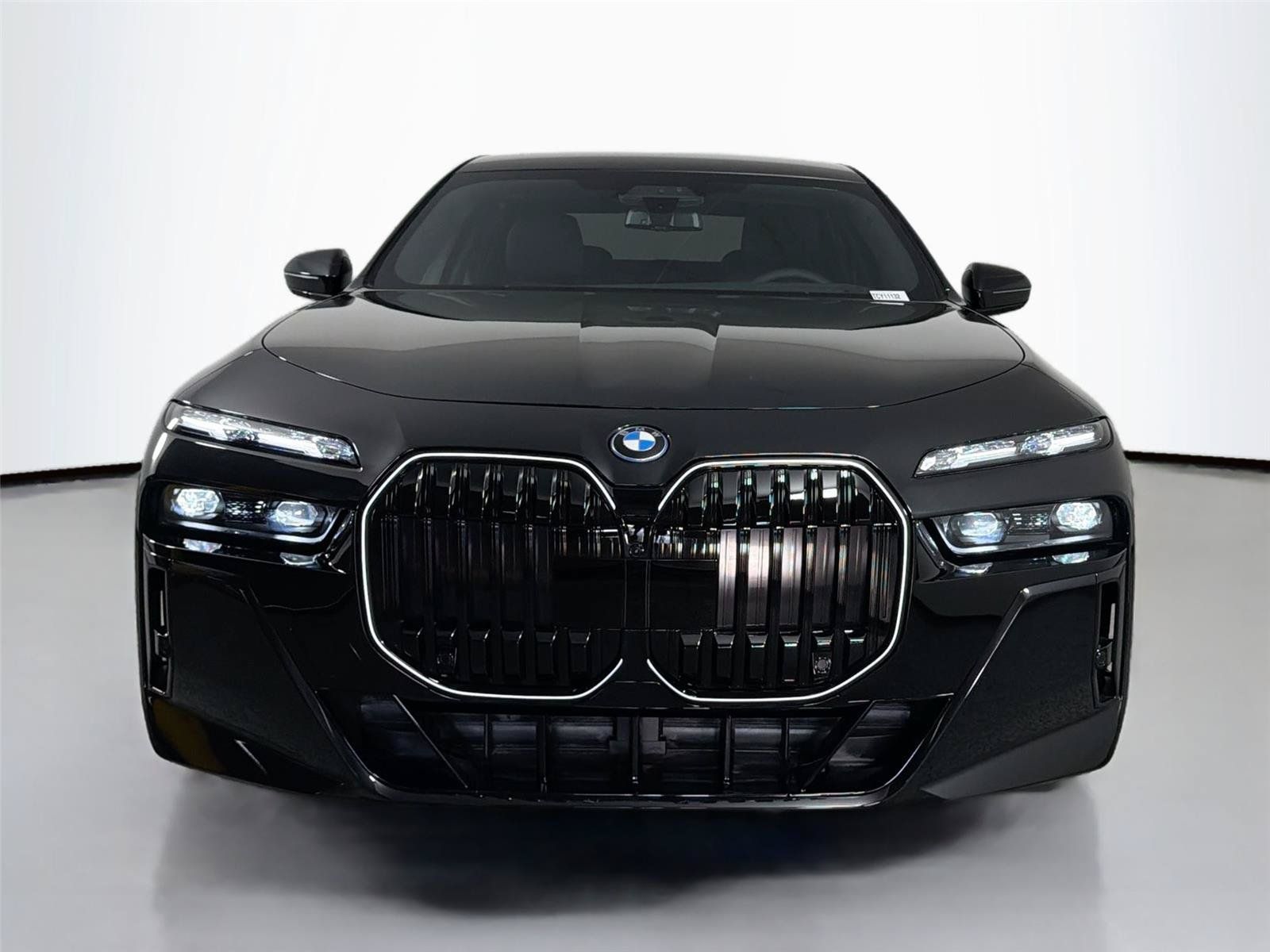 New 2026 BMW 750e xDrive w/ Executive Package AWD/4WD image 2