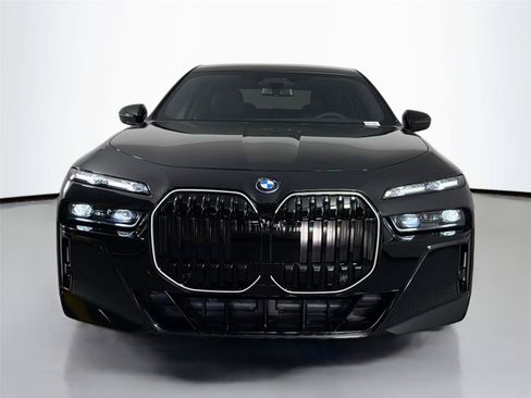 New 2026 BMW 750e xDrive w/ Executive Package AWD/4WD image 2