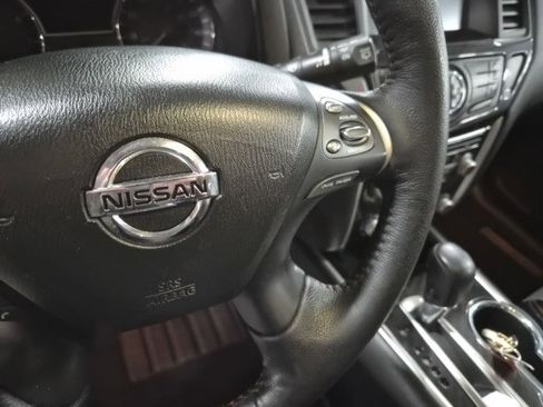 Used 2019 Nissan Pathfinder SL image 24