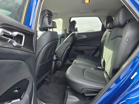 Certified 2025 Kia Sportage EX image 17