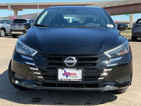 Used 2025 Nissan Versa SV image 3