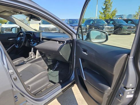 Used 2023 Toyota Corolla Cross XLE image 14