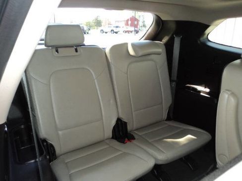 Used 2016 Hyundai Santa Fe Limited w/ Option Group 04 FWD image 11