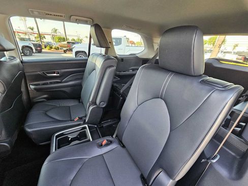 Certified 2026 Toyota Grand Highlander FWD image 19