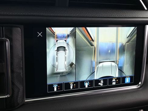 Used 2022 GMC Yukon Denali w/ Denali Premium Package image 21